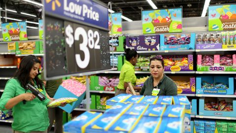 Empleados en Walmart. Joe Raedle/Getty Images