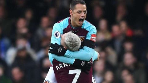 El mexicano Javier 'Chicharito' Hernández salvó el empate para el West Ham United contra el Chelsea en Stamford Bridge.  (Foto: Shaun Botterill/Getty Images)