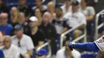 El mexicano Adrián González llevó a la victoria a los New York Mets frente a los Miami Marlins. (Foto: Eric Espada/Getty Images)