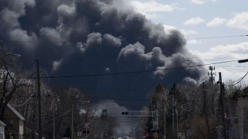 Explosión e incendio en una refinería en Superior, Wisconsin.