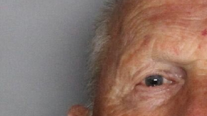 Joseph James DeAngelo Jr., de 72 años, está detenido sin derecho a fianza.