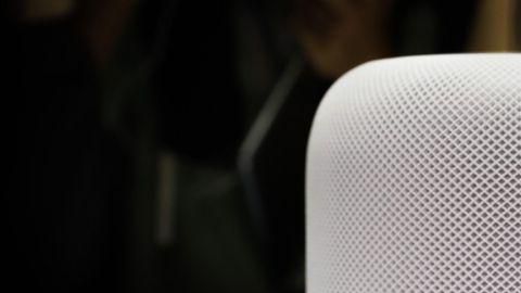 La Home Pod es la primera bocina inteligente de Apple.