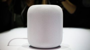 La Home Pod es la primera bocina inteligente de Apple.