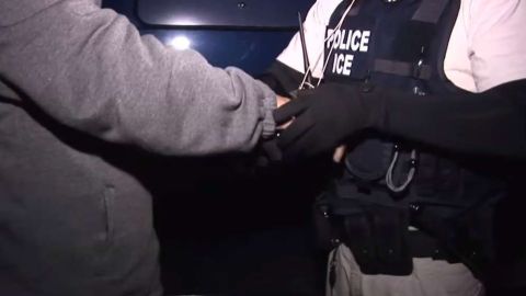 Los detenidos por ICE podrían ser deportados con mayor facilidad ante la reducción de "cierres administrativos".