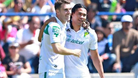 Mauro Boselli y Carlos Peña en su buen paso por los Esmeraldas del León. (Foto: Imago7/Ernesto Pérez M.)