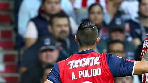 Las Chivas Rayadas del Guadalajara le pegaron a Toronto FC en su casa en la final de la Concachampions. (Foto: Imago7/ Jose Macias)