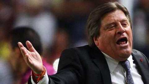 Miguel Herrera, director técnico de América, se curó en salud antes de jugar la vuelta contra Toronto. (Foto: Imago7/German Treviño)