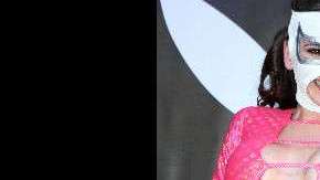 Ingrid Brans es la modelo que daba vida a la sensual edecán y asistente del payaso.