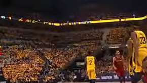 LeBron James recibió un fuerte codazo que le produjo una herida en la ceja