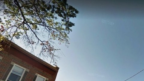 El cuerpo fue hallado en Lurting Avenue con un golpe en la cabeza