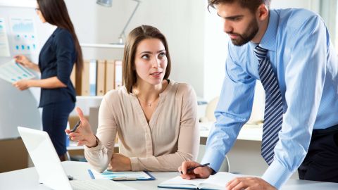 mujer_hombre_trabajo_shutterstock_1005945424 (1)