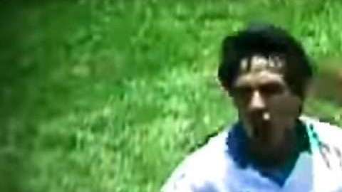 El mexicano Manuel Negrete podría alzarse este domingo con el título del 'Mejor gol de la historia de los Mundiales' de la FIFA.