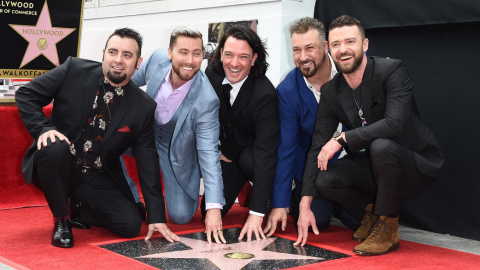 Los integrantes de la banda posaron para las fotos de su estrella del Paseo de la Fama en Hollywood Boulevard, cerca de La Brea Avenue