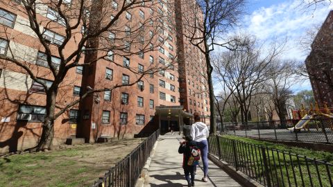 Los departamentos NYCHA para personas de bajos recursos podrian ser aumentados mensualmente un 35 %.