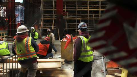 Los trabajadores de construcción son las víctimas más frecuentes del robo de salario.
