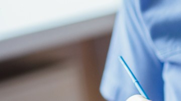 El cáncer cervical está vinculado al Virus del Papiloma Humano.