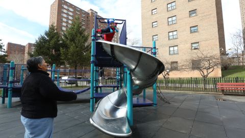 Parque de recreo en los edificios de NYCHA.