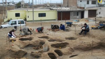 Los restos de niños y animales fueron encontrados en medio de un complejo de viviendas residenciales en el distrito de Huanchaco, al norte de Perú.