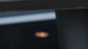 El campeón Leo Santa Cruz en una conferencia, al lado de su padre José.