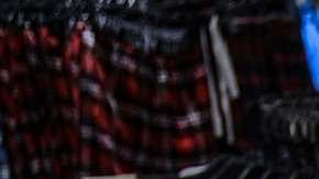 Los químicos que se utilizan al momento de fabricar ropa pueden provocar alergia incluso cuando te estás probando la prenda.