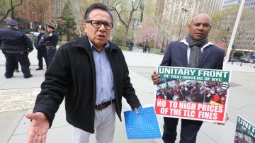 Neno Hervias. Taxistas se manifiestan en City Hall en contra de la propuesta del concejal Ruben Diaz Sr. que impondra tarifas de $2,000 a los conductores.