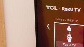 Televisor de la serie P de TCL y Roku.