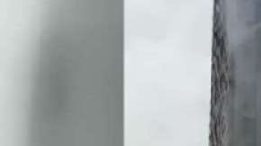 Imágenes de video del humo del incendio de la Torre Trump en Bakú.