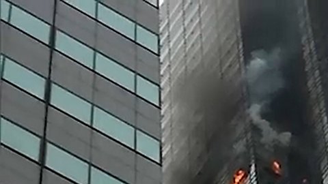 Una persona murió y seis bomberos resultaron heridos el 7 de abril