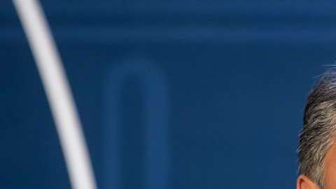 El exfutbolista mexicano Manuel Negrete puede presumir que superó a "O'Rei"