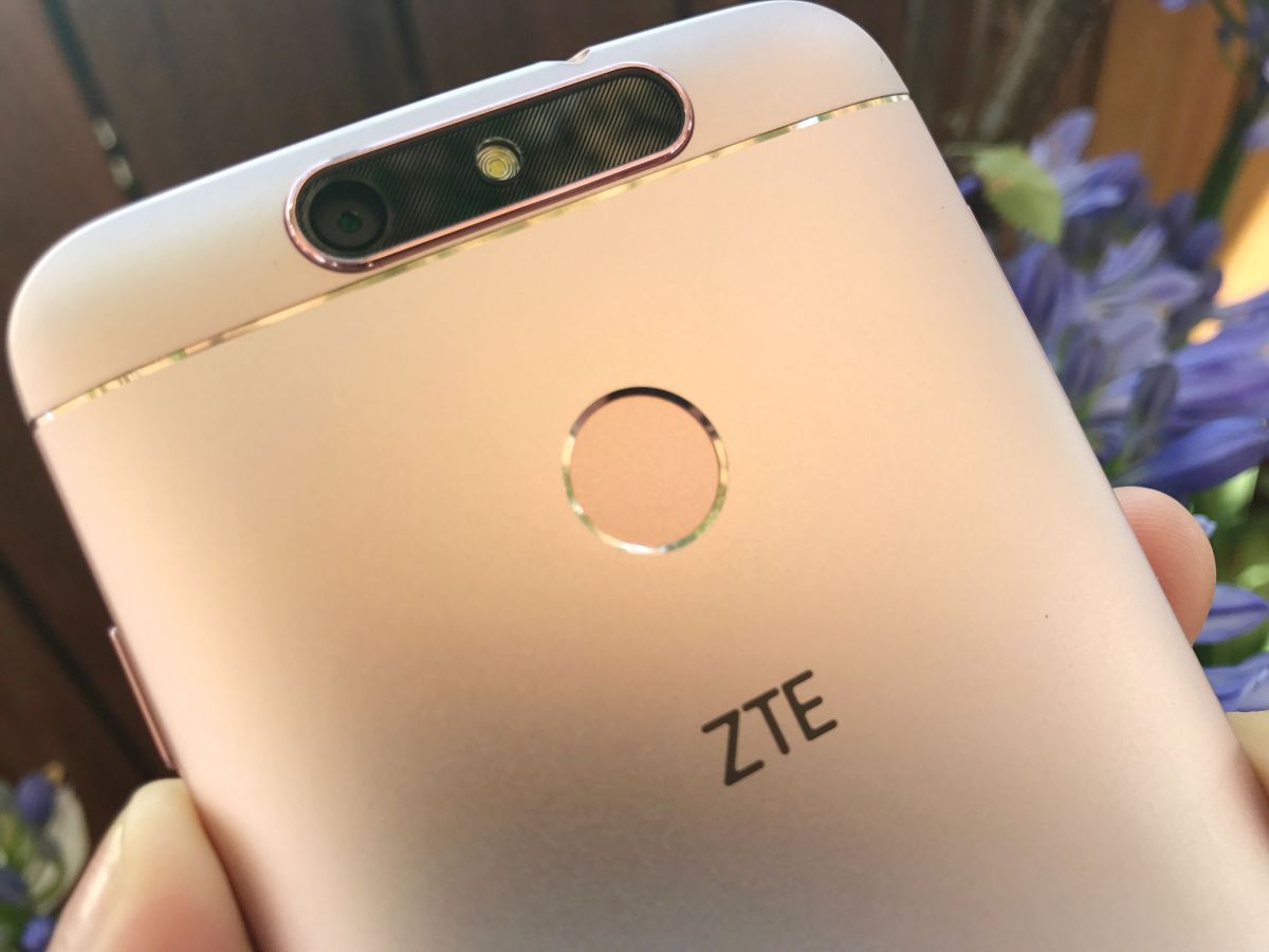 Сколько памяти в телефоне zte blade v8