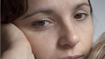 Este trastorno mental reconocido, también llamado trastorno facticio impuesto a otro, fue identificado por primera vez en 1977.