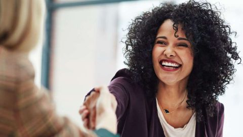 Las mujeres tienen salarios 20% más bajos que los hombres.