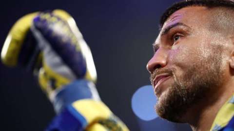 Vasyl Lomachenko ha conquistado tres campeonatos mundiales en tres divisiones en tan solo 12 peleas.