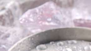 ¿Cómo enfriar una lata sin hielo o sin nevera?