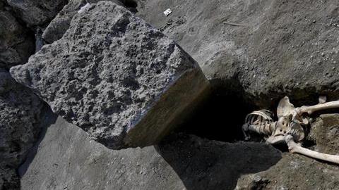 Una piedra lo aplastó. EFE