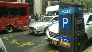 Cambian de nuevo reglas de estacionamiento: barrer calles dos veces por semana "no es necesario", según el alcalde de Nueva York