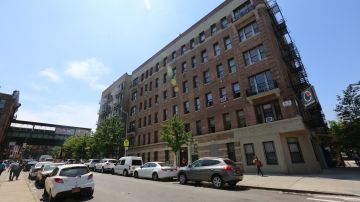 Inquilinos del 331 Keap St. en Brooklyn se quejan del casero por discriminación.