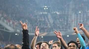 Jugadores del Marsella celebran su pase a la final de la Liga Europa tras caer ante el FC Salzburgo pero imponerse en el marcador global. (Foto: EFE/ANDREAS SCHAAD)