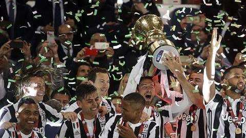 Juventus celebra tras ganar la final de la Copa Italia al AC Milán. (Foto: EFE/RICCARDO ANTIMIANI)