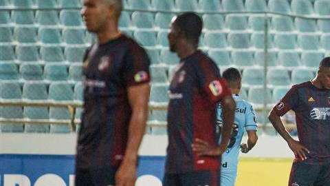 Jugadores del equipo Gremio celebran la victoria ante el Monagas FC venezolano. (Foto: EFE/MARIO POLO)