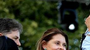 El candidato a la presidencia de Colombia Iván Duque (d) y su fórmula vicepresidencial, Marta Lucía Ramirez (i), acompañados por el senador colombiano Álvaro Uribe (c), durante su cierre de campaña.