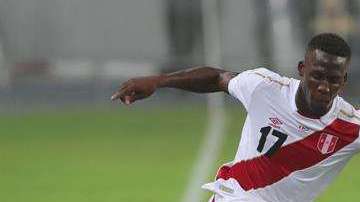 Perú venció a Escocia en el Estadio Nacional de Lima. (Foto: EFE/Ernesto Arias)