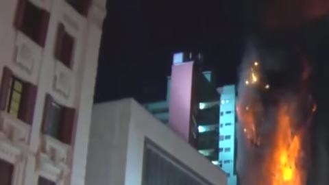 El fuego se reportó en la torre Wilton Paes de Almeida.