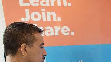 Los promotores del programa buscan una amplia participación de latinos.