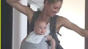 Anna Kournikova baila así con su hija, al ritmo de la música de su marido.