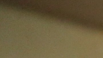 NYPD anuncia en avisos publicitarios cómo hacer denuncias de abuso sexual.