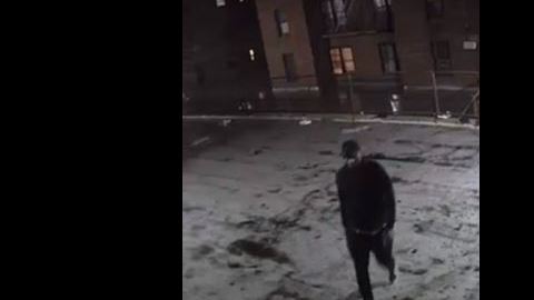 Individuo entra por la azotea en una casa en Brooklyn e intenta abusar de una joven