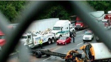 El autobús se volcó y quedó severamente afectado
