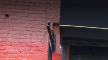 El hurto sucedió en  219 Bedford Ave