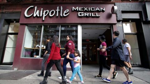 Hay más de 2,400 ubicaciones de Chipotle en todo el mundo.